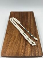 ⁦مسباح عظم جمل منقوش⁩ - الصورة ⁦2⁩