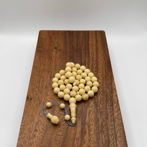 مسباح مستكه شبيه الكهرمان