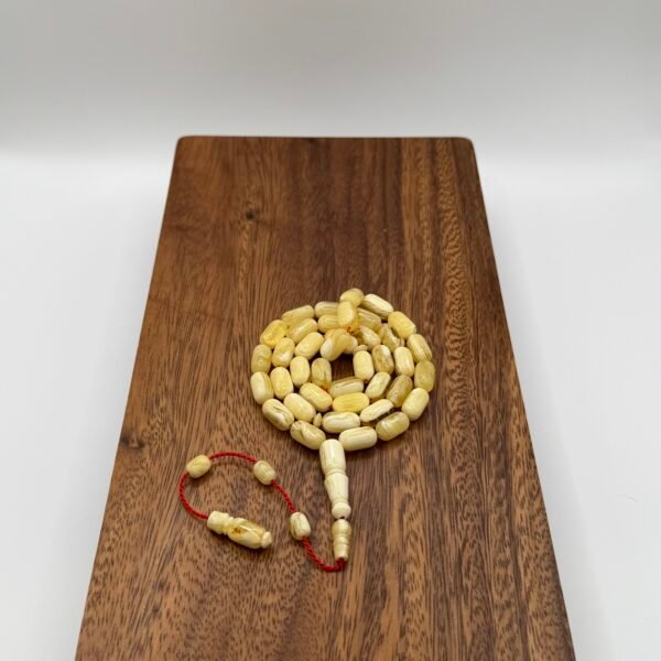 مسباح مستكه شبيه الكهرمان