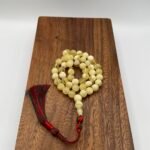 مسباح مستكه شبيه الكهرمان