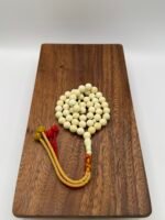 مسباح مستكه شبيه الكهرمان