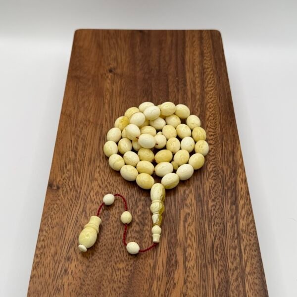 مسباح مستكه شبيه الكهرمان