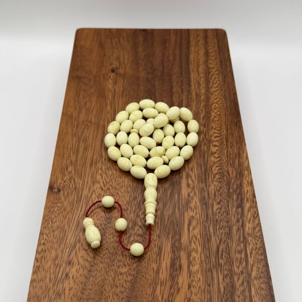 مسباح مستكه شبيه الكهرمان