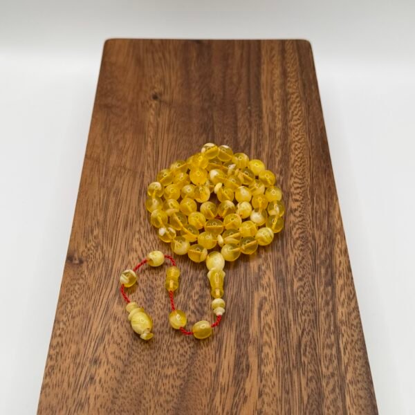 مسباح مستكه شبيه الكهرمان