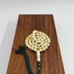 مسباح مستكه شبيه الكهرمان مشخط تايقر