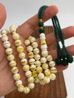 ⁦مسباح مستكه شبيه الكهرمان مشخط تايقر⁩ - الصورة ⁦2⁩