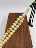 ⁦مسباح مستكه شبيه الكهرمان مشخط تايقر⁩ - الصورة ⁦3⁩