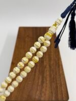 ⁦مسباح مستكه شبيه الكهرمان مشخط تايقر⁩ - الصورة ⁦3⁩