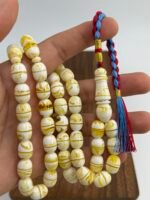 ⁦مسباح مستكه شبيه الكهرمان مشخط تايقر⁩ - الصورة ⁦2⁩