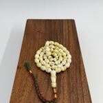 مسباح مستكه شبيه الكهرمان مشخط تايقر