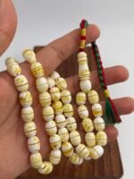 ⁦مسباح مستكه شبيه الكهرمان مشخط تايقر⁩ - الصورة ⁦2⁩