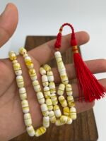 ⁦مسباح مستكه شبيه الكهرمان مشخط تايقر⁩ - الصورة ⁦2⁩