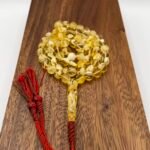 مسباح مستكه شبيه الكهرمان عسلي ملطخ